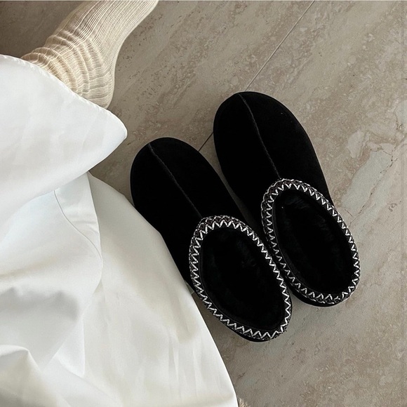 Kids Slippers Size 13 Brand New - Picture 2 of 3